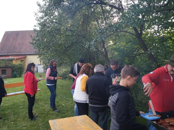 Grillfest 2017 – Schlangestehen am Grill